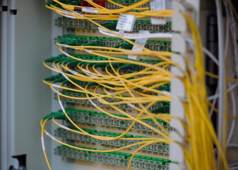 VPS vs Hospedagem Compartilhada: Qual Escolher em 2024?